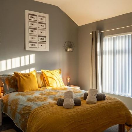 Vibrant City Centre Townhouse With Free Parking Rare Outdoor Patio Belfast Bagian luar foto