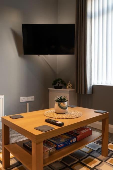 Vibrant City Centre Townhouse With Free Parking Rare Outdoor Patio Belfast Bagian luar foto