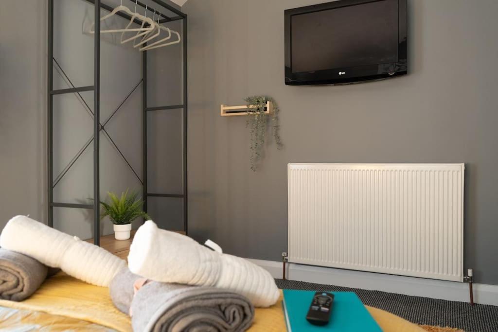 Vibrant City Centre Townhouse With Free Parking Rare Outdoor Patio Belfast Bagian luar foto