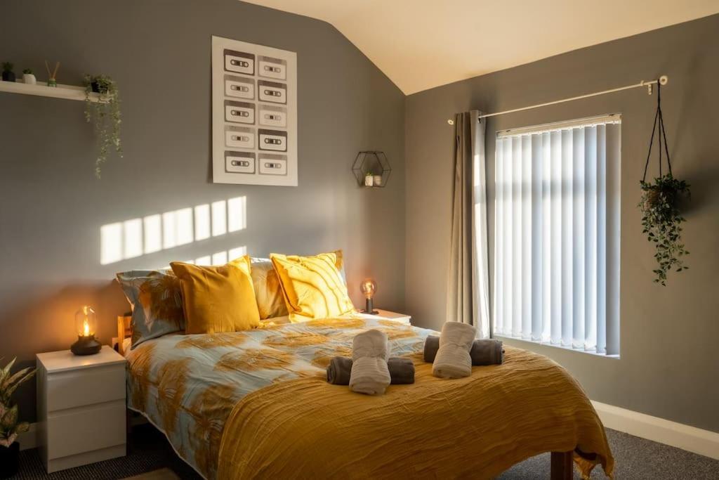 Vibrant City Centre Townhouse With Free Parking Rare Outdoor Patio Belfast Bagian luar foto
