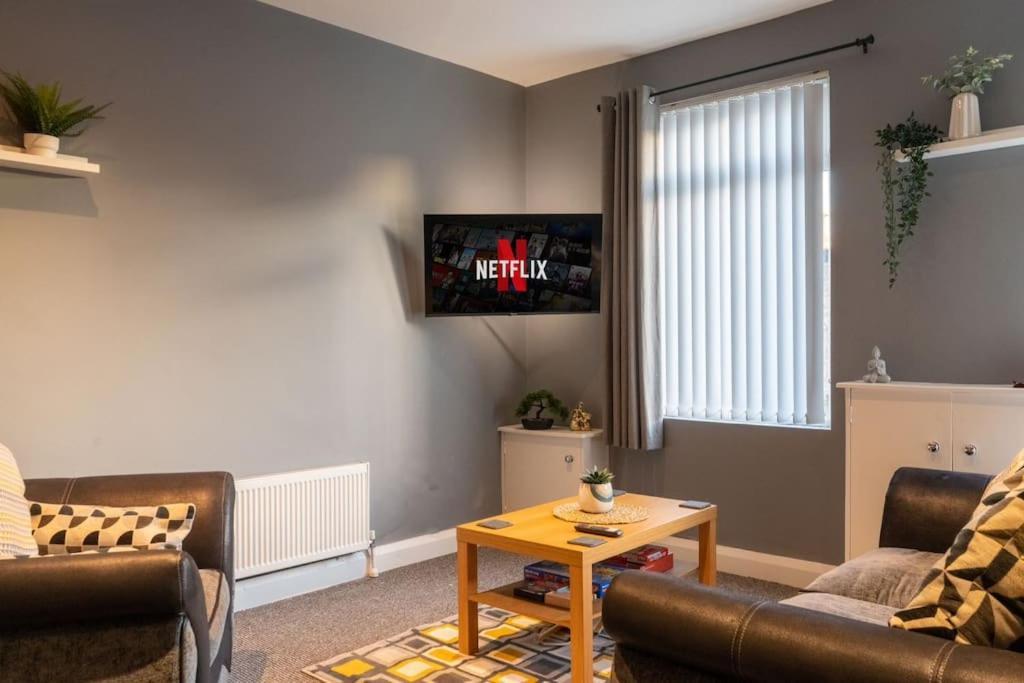Vibrant City Centre Townhouse With Free Parking Rare Outdoor Patio Belfast Bagian luar foto